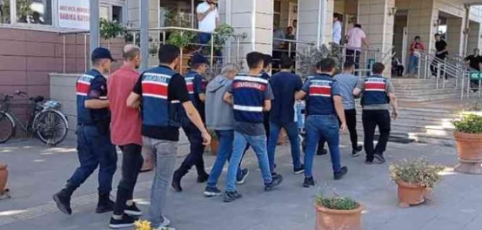 İzmir’de jandarmadan uyuşturucu tacirlerine operasyon: 7 gözaltı