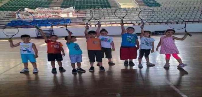Dinar’da ücretsiz tekvando ve tenis eğitimleri devam ediyor