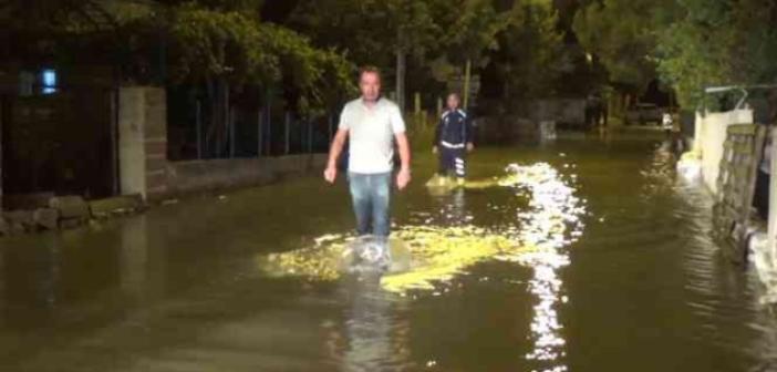 Silivri’de İSKİ’ye ait su borusu patladı, evleri su bastı