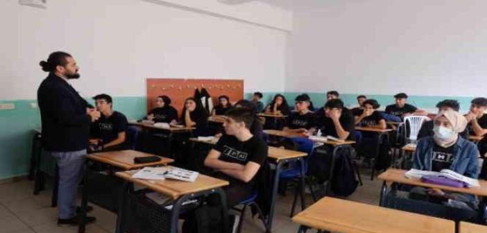 Zeytinburnu’nda 4 bin lise öğrencisine ücretsiz eğitim desteği