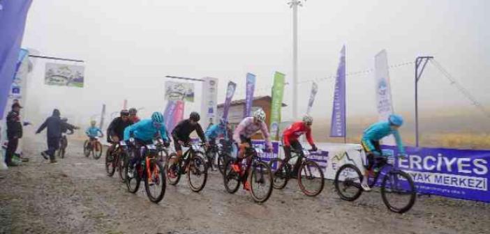 Uluslararası Dağ Bisikleti Yarışları Erciyes’te devam ediyor