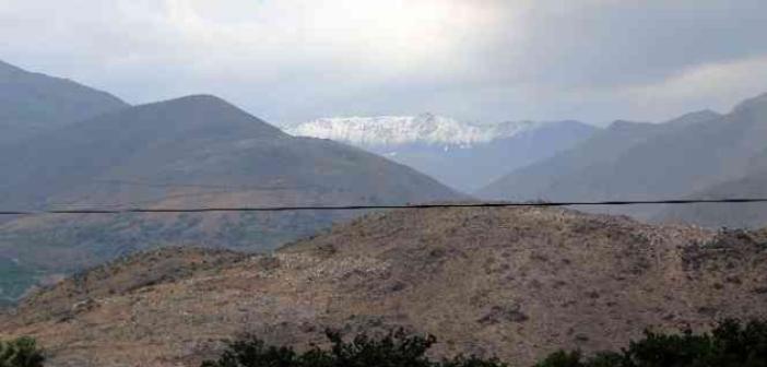 Erzincan’ın en yüksek noktası Esence’ye mevsimin ilk karı düştü