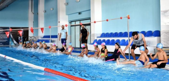 Nusaybin'de Yarı Olimpik Kapalı Yüzme Havuzu faaliyete girdi