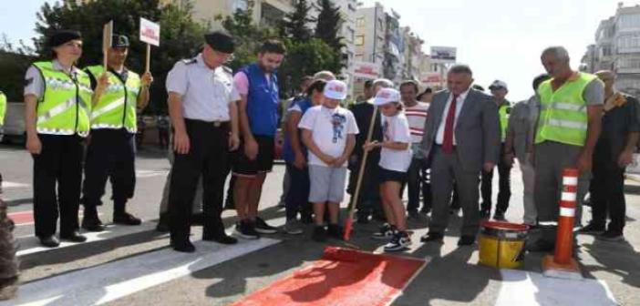 Antalya’da, ‘Yayalara Öncelik Duruşu, Hayata Saygı Duruşu' etkinliği düzenlendi