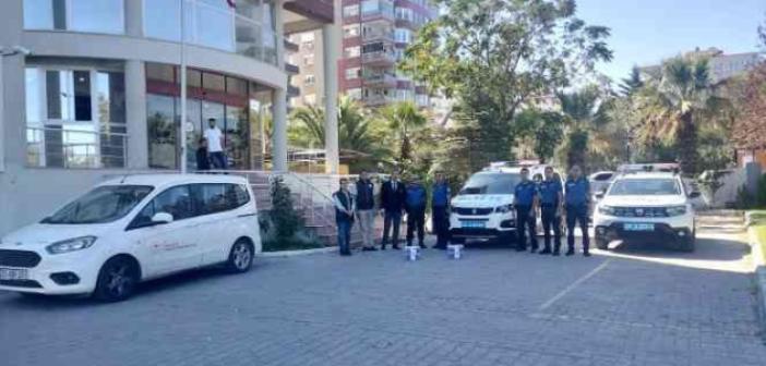 İzmir polisi sokak hayvanlarını unutmadı