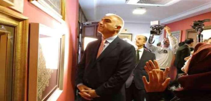 Kültür ve Turizm Bakanı Ersoy, sergileri gezdi