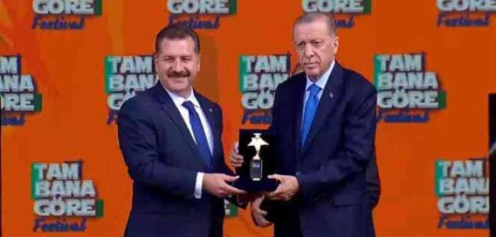 Cumhurbaşkanı Erdoğan’dan Yücel Yılmaz’a 'Genç Belediye' ödülü