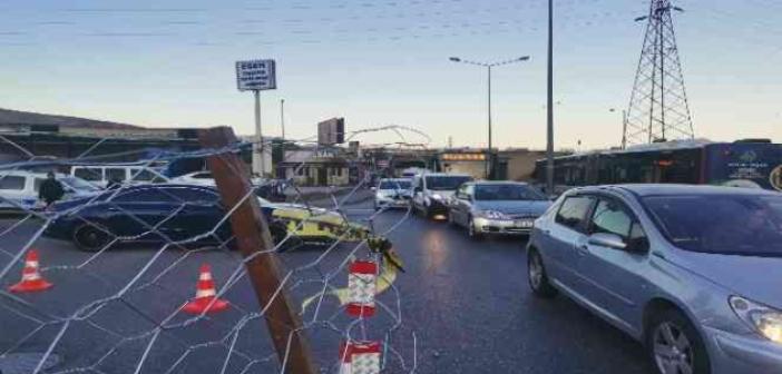 İzmir’de mülk sahipleri 25 yıldır arsalarından geçen yola tel çit çektirdiler
