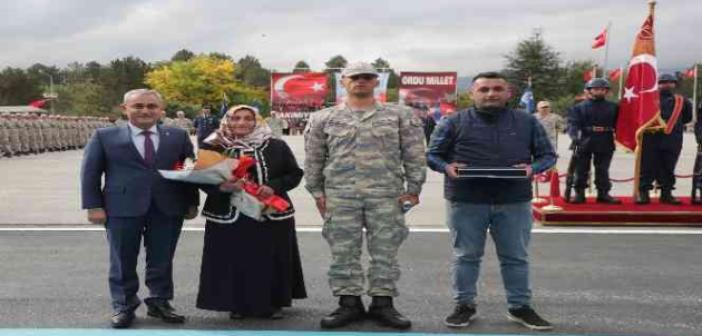 Başkan Alim Işık, askerlerin yemin törenine katıldı