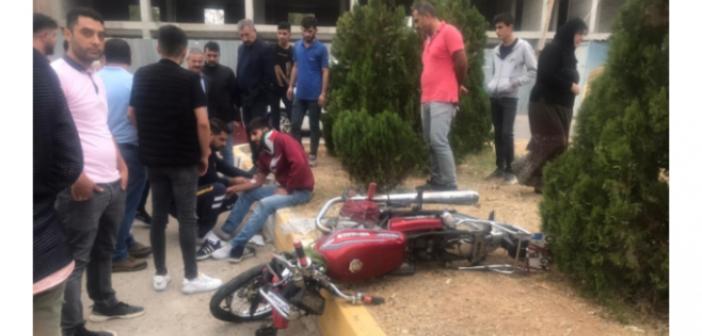 Minibüs ile motosiklet kazasında 2 kişi yaralandı