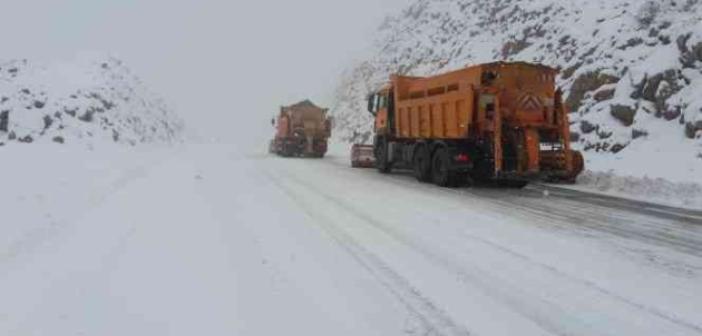 1825 metre rakımlı Alacabel’e mevsimin ilk karı yağdı