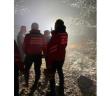 Yılın ilk karını görmek için dağa çıktılar: Mahsur kalınca ekipler tarafından kurtarıldılar