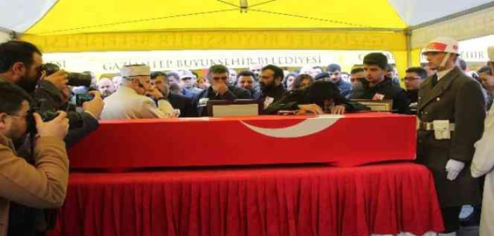 Şehit Teğmen Duabey Onur Öztürkmen son yolculuğuna uğurlandı