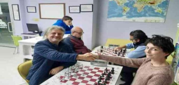 Köyceğiz’de öğretmenler satranç turnuvasında mücadele etti