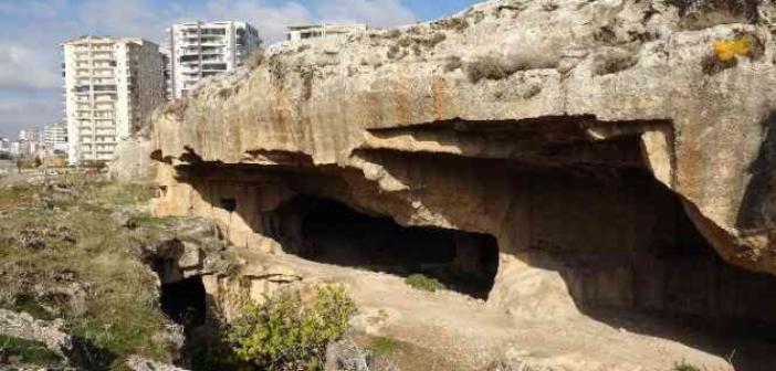 Mardin’de şehrin merkezindeki mağaralar dikkat çekiyor