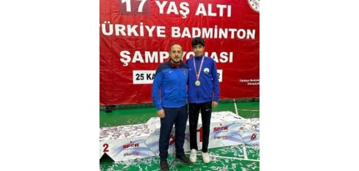 Osmangazili badmintoncudan altın madalya