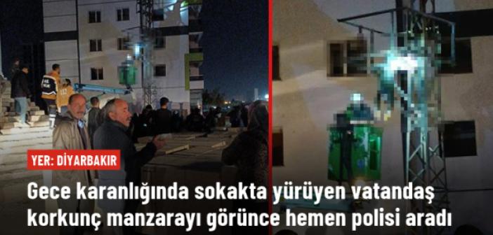Gece karanlığında sokakta yürüyen vatandaş korkunç manzarayı görünce hemen polisi aradı