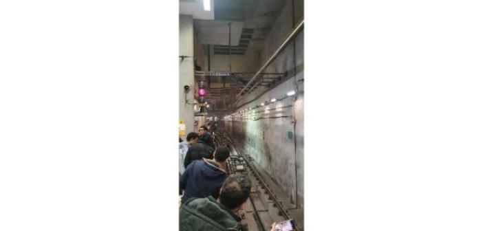 Metro arızalandı, vatandaşlar isyan etti