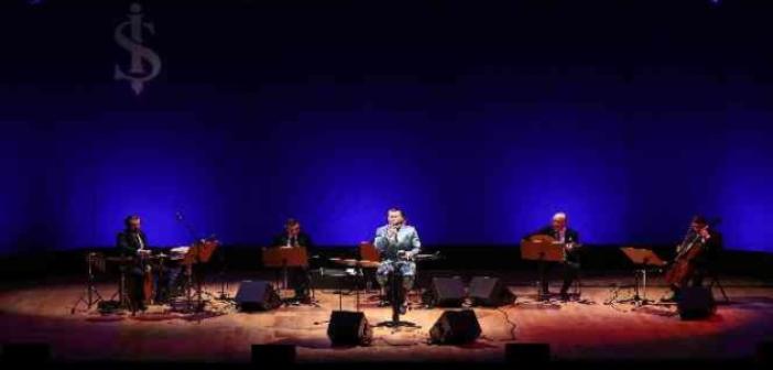 Cem Adrian İş Sanat’ta sahne aldı