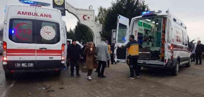 Sakarya’da üç aracın karıştığı trafik kazasında 7 kişi yaralandı