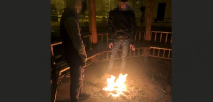 Parkları tahrip eden 2 kişi suçüstü yakalandı