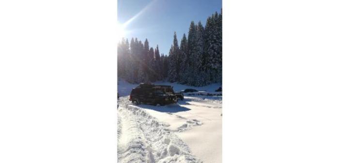 Kar kalınlığının 50 santimetreyi bulduğu Karabük’te, arazi araçlarıyla karın keyfini çıkardılar
