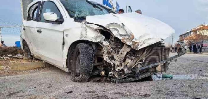 Aksaray’da tır otomobil ile çarpıştı: 5 yaralı
