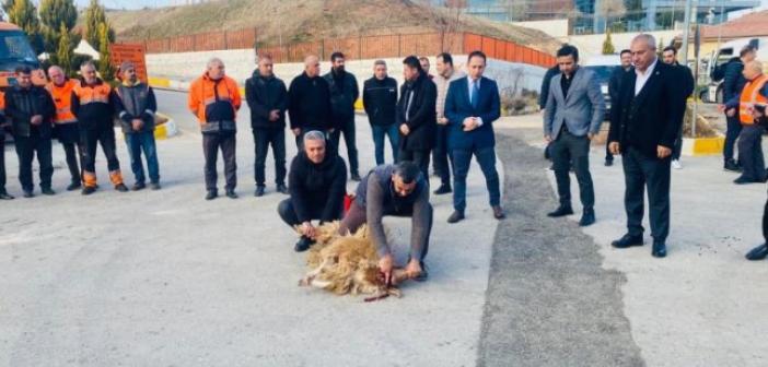 Kar temizliği için kesilen KURBAN; bu sefer KAR yağsın diye kesildi