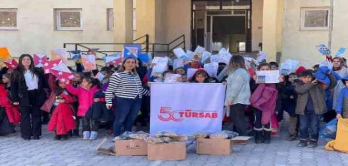 İstanbul’dan Çukurcalı öğrencilere karne hediyesi