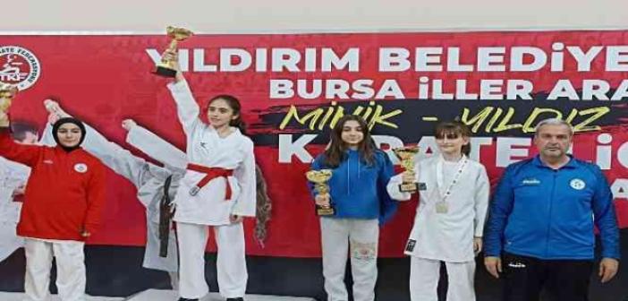 İzmit Belediyesporlu karateciler Bursa’dan madalyalarla döndü