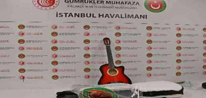 İstanbul Havalimanı’nda uyuşturucu operasyonları: Gitar kılıfından ve terlik tabanından uyuşturucu çıktı