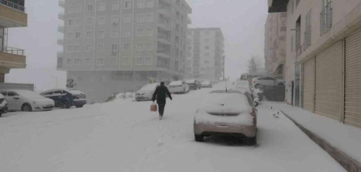 Mardin'de beklenen kar yağışı başladı