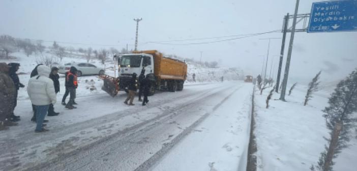 Mardin’de kar nedeniyle 200 yerleşim yerine ulaşım sağlanamıyor