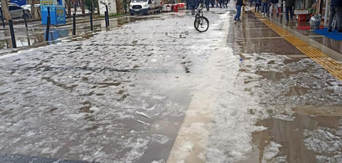 Dolu yağışı Kızıltepe’de etkili oldu