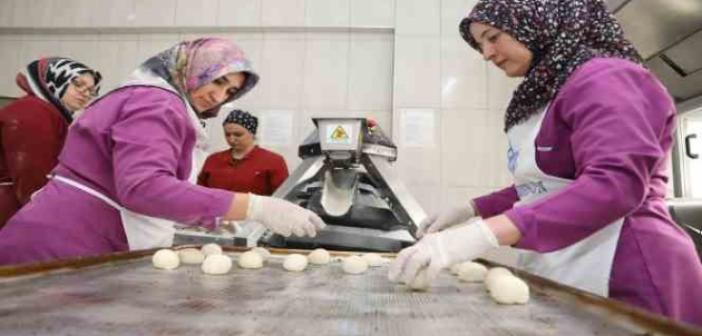 Isparta’da lisede üretilen 50 bin ekmek Kahramanmaraş’a gönderildi