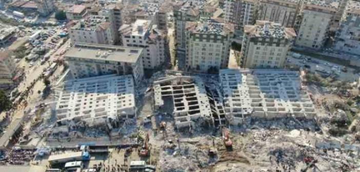 'Cennetten bir köşe' diye satışa sunulan 12 katlı 250 daireli Rönesans Rezidans yerle bir oldu