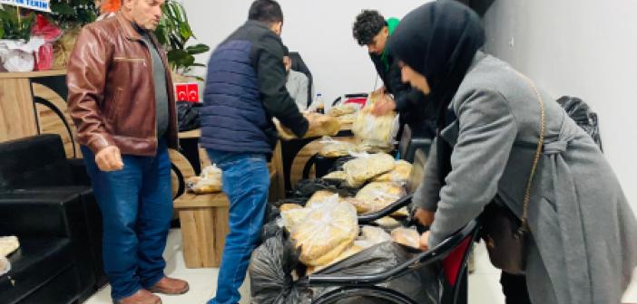 Yeşilli’de kadınların depremzedeler için tandır ekmeği mesaisi sürüyor