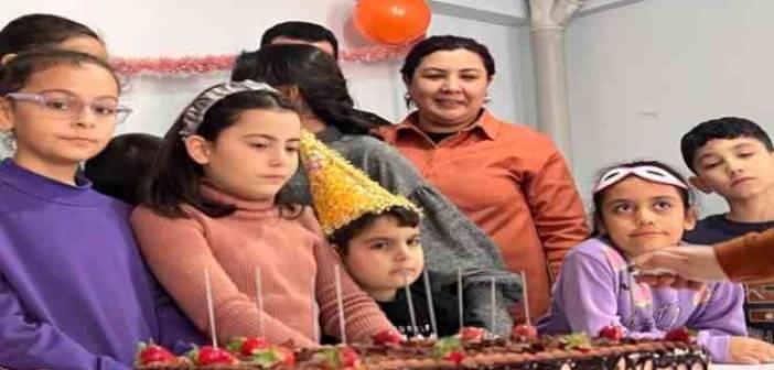 AK Parti Kırşehir teşkilatı depremzede Mustafa’nın doğum gününü kutladı