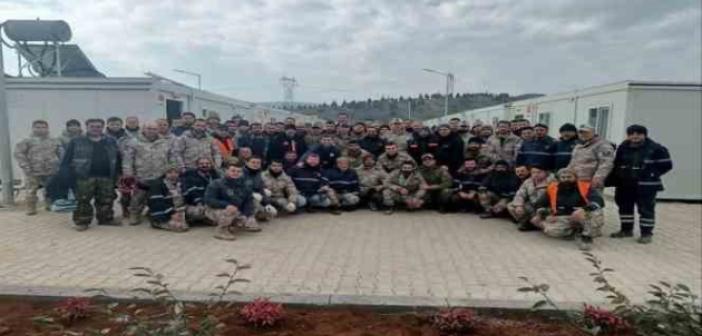 258’inci saatte Neslihan Kılıç’ı sağ kurtaran Hava İkmal personeli, çalışmalara devam ediyor