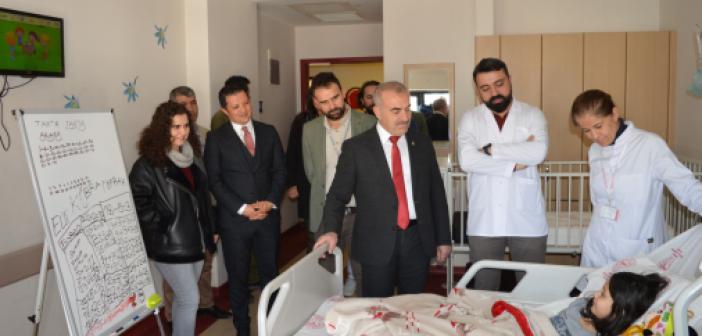 Depremzede yaralı öğrenciler hastanede eğitime başladı