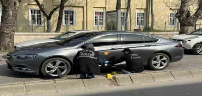 Üsküdar’da motorlu 2 kişi güpegündüz araç kurşunladı