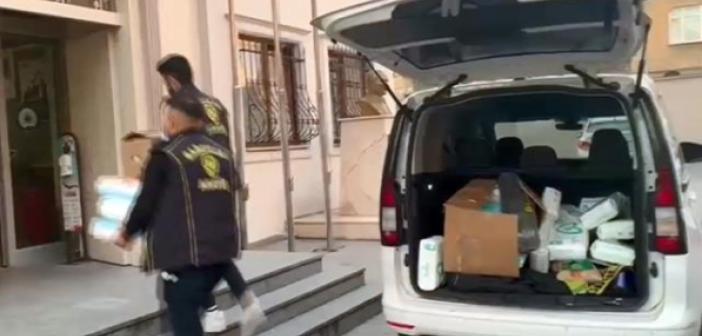 Depremzedeleri bahane etmiş! 'Hatay'a götüreceğim' diyerek topladığı yardımlar evinden çıktı