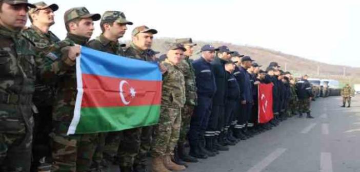 Enkazdan 53 kişiyi sağ çıkartan 236 Azerbaycan personeli dönüşe geçti