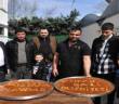 Depremzede vatandaştan künefeli teşekkür