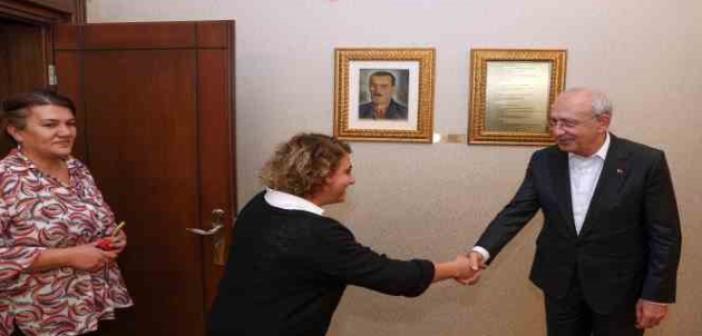 CHP Genel Başkanı Kılıçdaroğlu, Genel Merkez Kadın personeli ile bir araya geldi