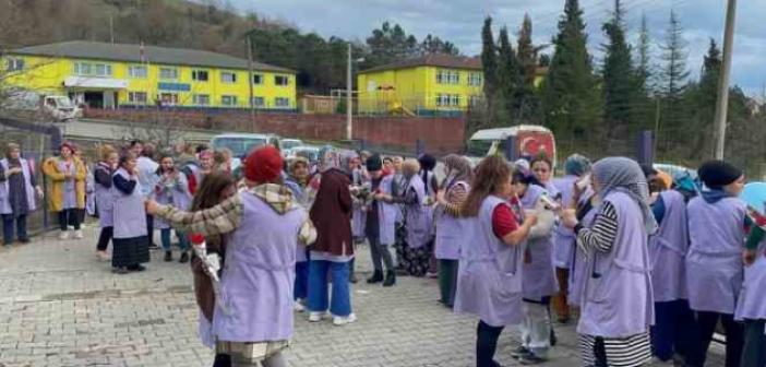 Tekstil çalışanları ‘Kadınlar Gününü’ oynayarak kutladı