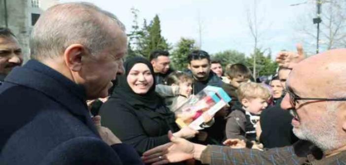 Cumhurbaşkanı Erdoğan, Fatih’te esnafı ziyaret etti