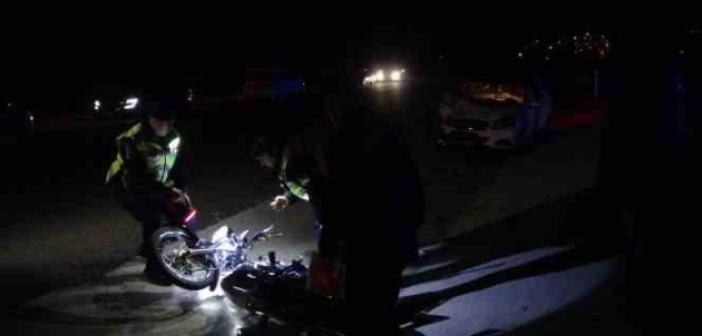 Uşak’ta otomobil motosikletle çarpıştı: 2 ölü