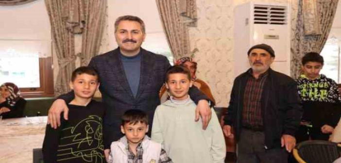 Başkan Eroğlu: "Bir evlat, bir kardeş, bir ağabey olarak her zaman emrinize hazırım"