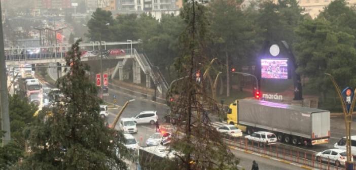 Sel Uyarısı sonrası; Battı Çıktı Trafiğe kapatıldı!